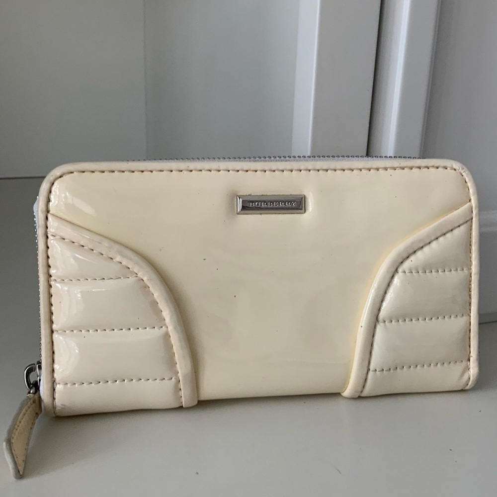 BURBERRY Authentic Patent Leather Cream White Large Zip Around Women’s Wallet